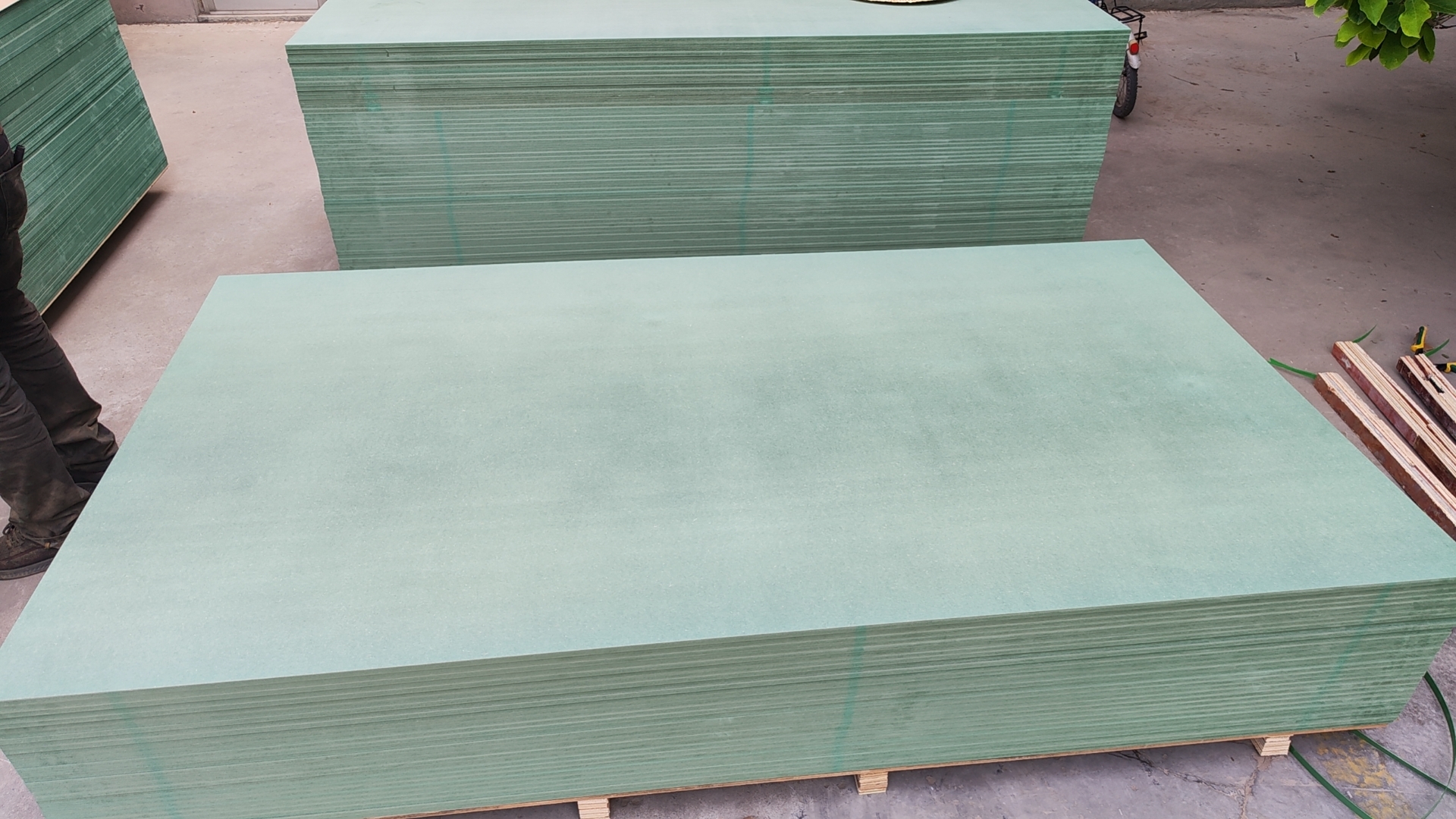 High density Green Waterproof (HMR) MDF Board E1 glue 